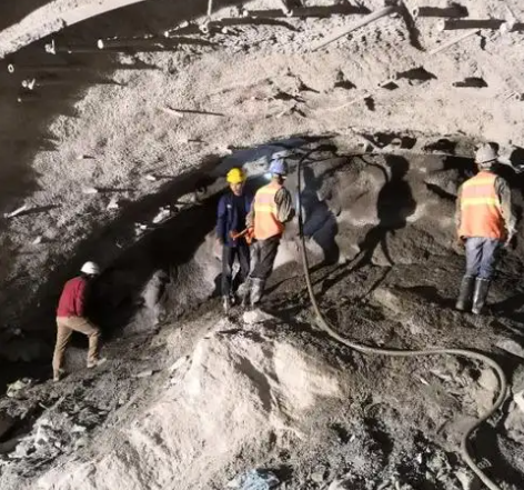 沅江拱顶带模注浆料的施工流程及注意事项